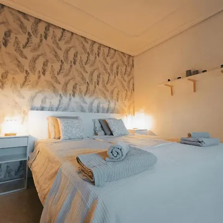 Charming & Sunny With Ocean View 아데제