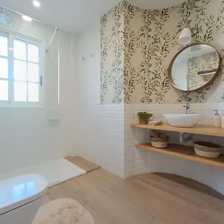 דירה Charming & Sunny With Ocean View אדחה